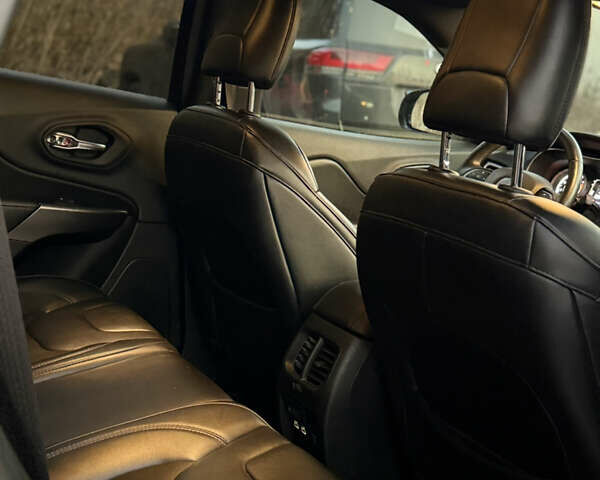 Черный Джип Чероки, объемом двигателя 2.36 л и пробегом 146 тыс. км за 14999 $, фото 16 на Automoto.ua