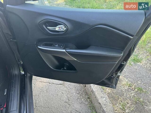 Черный Джип Чероки, объемом двигателя 2.36 л и пробегом 96 тыс. км за 13499 $, фото 24 на Automoto.ua