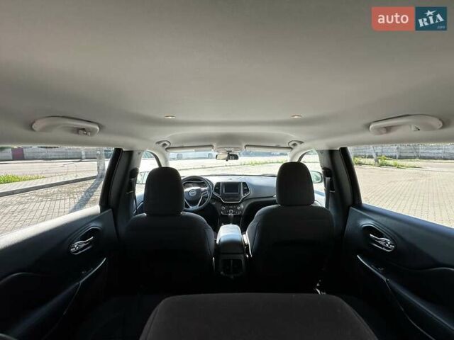 Черный Джип Чероки, объемом двигателя 2.4 л и пробегом 79 тыс. км за 15100 $, фото 11 на Automoto.ua