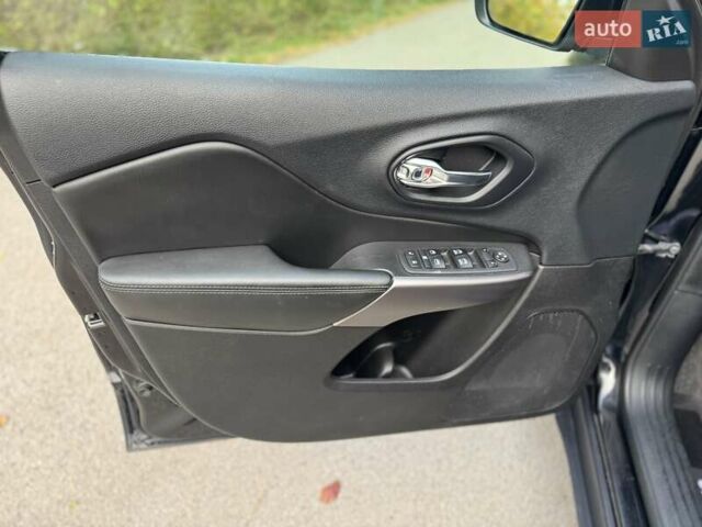 Черный Джип Чероки, объемом двигателя 2.4 л и пробегом 172 тыс. км за 13999 $, фото 15 на Automoto.ua