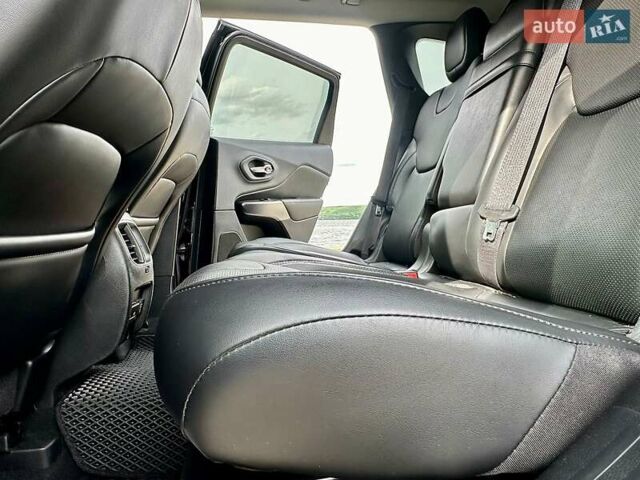 Черный Джип Чероки, объемом двигателя 3.24 л и пробегом 190 тыс. км за 18200 $, фото 17 на Automoto.ua