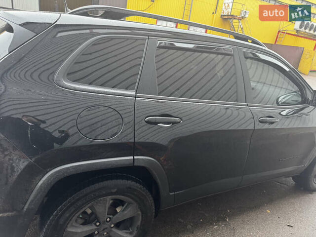 Черный Джип Чероки, объемом двигателя 2.4 л и пробегом 200 тыс. км за 18200 $, фото 9 на Automoto.ua