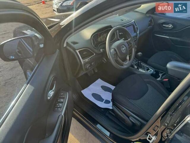 Чорний Джип Cherokee, об'ємом двигуна 2.36 л та пробігом 192 тис. км за 14250 $, фото 10 на Automoto.ua