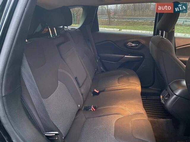 Черный Джип Чероки, объемом двигателя 2.36 л и пробегом 159 тыс. км за 14000 $, фото 12 на Automoto.ua