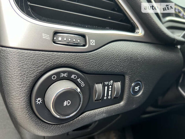 Чорний Джип Cherokee, об'ємом двигуна 2 л та пробігом 77 тис. км за 23500 $, фото 21 на Automoto.ua