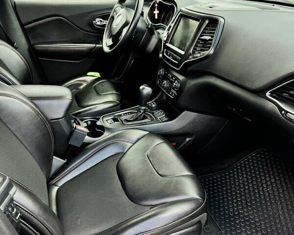 Чорний Джип Cherokee, об'ємом двигуна 1.99 л та пробігом 81 тис. км за 24800 $, фото 20 на Automoto.ua