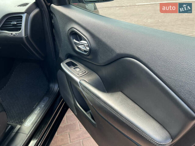 Черный Джип Чероки, объемом двигателя 1.99 л и пробегом 63 тыс. км за 18999 $, фото 23 на Automoto.ua