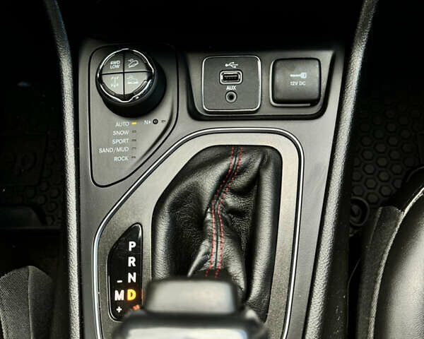 Чорний Джип Cherokee, об'ємом двигуна 1.99 л та пробігом 81 тис. км за 24800 $, фото 28 на Automoto.ua