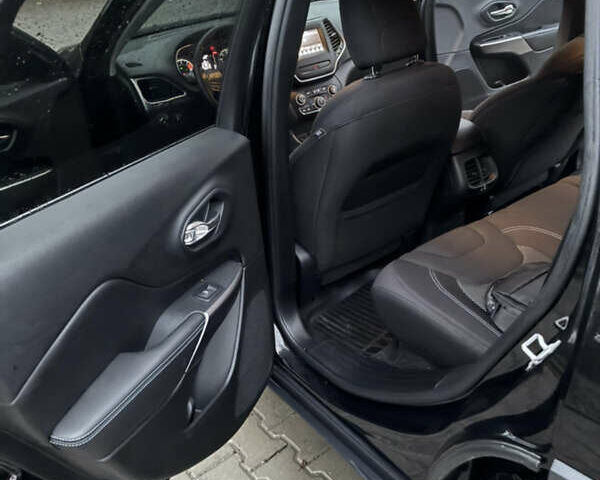 Чорний Джип Cherokee, об'ємом двигуна 2.4 л та пробігом 196 тис. км за 13000 $, фото 7 на Automoto.ua