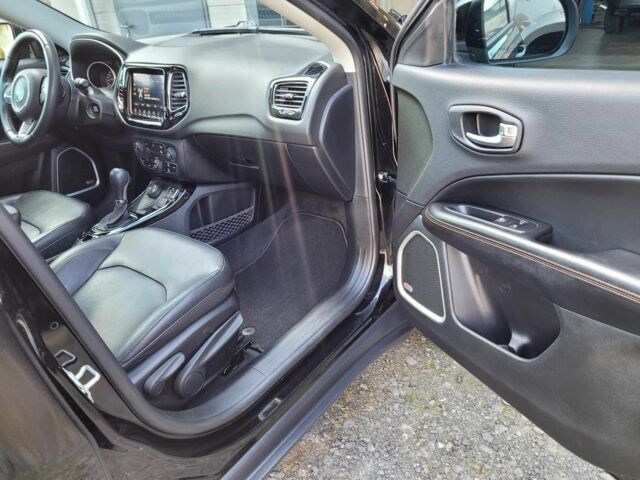 Чорний Джип Cherokee, об'ємом двигуна 2.4 л та пробігом 120 тис. км за 8400 $, фото 7 на Automoto.ua