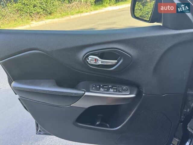 Черный Джип Чероки, объемом двигателя 2.36 л и пробегом 96 тыс. км за 13499 $, фото 30 на Automoto.ua