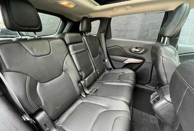 Чорний Джип Cherokee, об'ємом двигуна 0 л та пробігом 106 тис. км за 8900 $, фото 11 на Automoto.ua