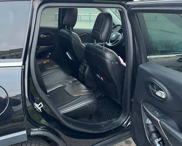 Черный Джип Чероки, объемом двигателя 2.36 л и пробегом 108 тыс. км за 16500 $, фото 7 на Automoto.ua