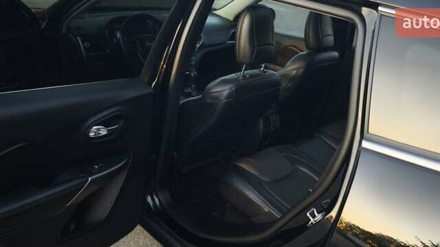 Чорний Джип Cherokee, об'ємом двигуна 3.24 л та пробігом 71 тис. км за 22000 $, фото 6 на Automoto.ua