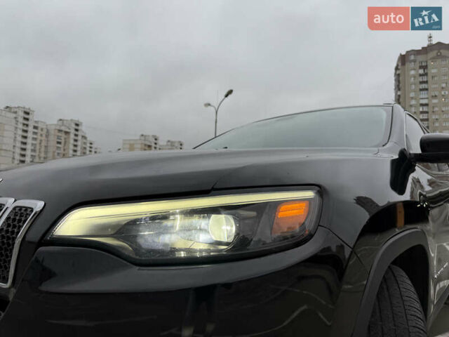 Черный Джип Чероки, объемом двигателя 2.36 л и пробегом 70 тыс. км за 13300 $, фото 1 на Automoto.ua