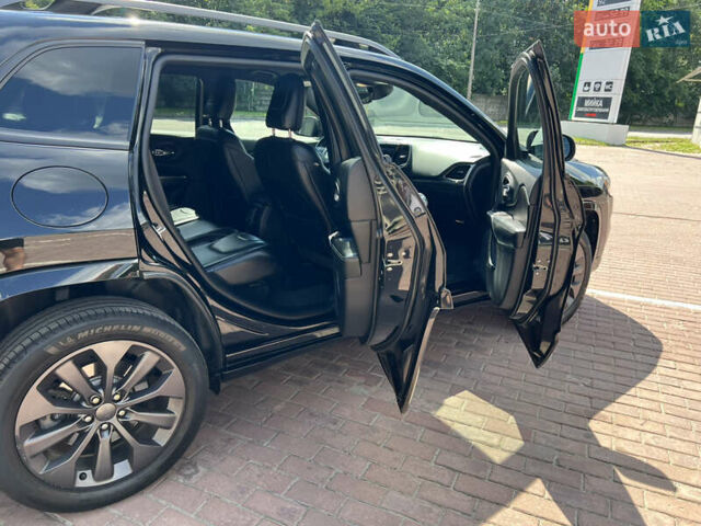 Черный Джип Чероки, объемом двигателя 1.99 л и пробегом 63 тыс. км за 18999 $, фото 15 на Automoto.ua