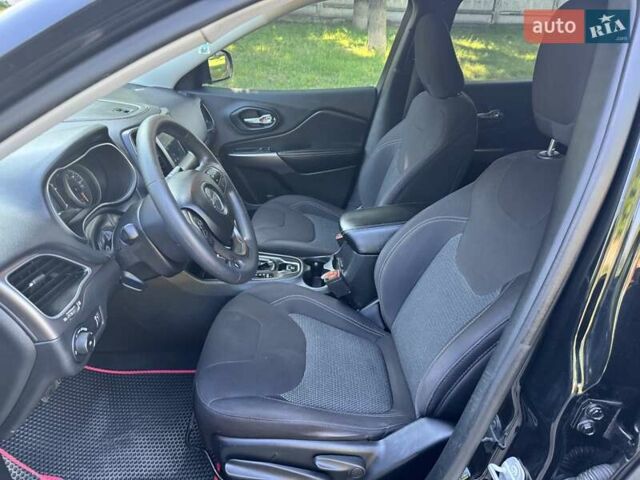 Черный Джип Чероки, объемом двигателя 2.36 л и пробегом 96 тыс. км за 13499 $, фото 12 на Automoto.ua