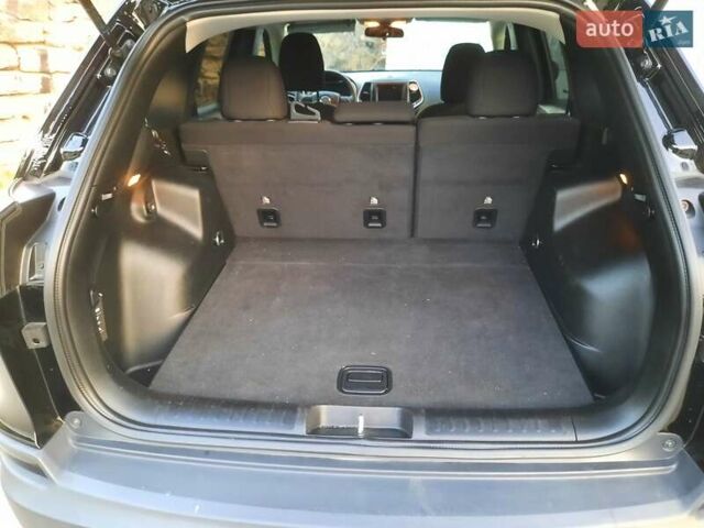 Чорний Джип Cherokee, об'ємом двигуна 2.36 л та пробігом 98 тис. км за 13500 $, фото 18 на Automoto.ua
