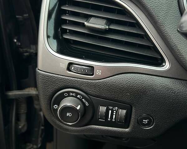 Черный Джип Чероки, объемом двигателя 3.24 л и пробегом 77 тыс. км за 24500 $, фото 14 на Automoto.ua