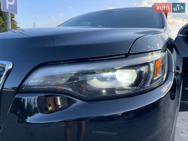 Черный Джип Чероки, объемом двигателя 3.2 л и пробегом 133 тыс. км за 18000 $, фото 7 на Automoto.ua