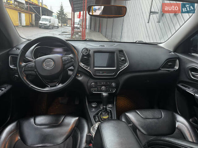 Черный Джип Чероки, объемом двигателя 2.4 л и пробегом 200 тыс. км за 18200 $, фото 3 на Automoto.ua