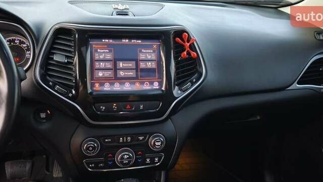 Чорний Джип Cherokee, об'ємом двигуна 3.24 л та пробігом 71 тис. км за 22000 $, фото 11 на Automoto.ua