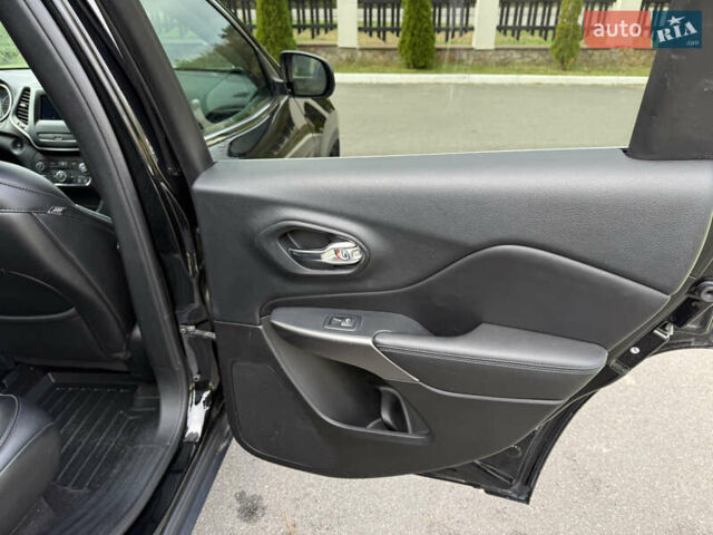 Черный Джип Чероки, объемом двигателя 2.36 л и пробегом 218 тыс. км за 14200 $, фото 31 на Automoto.ua