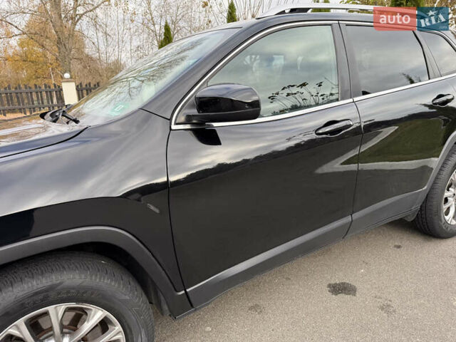 Черный Джип Чероки, объемом двигателя 2.36 л и пробегом 218 тыс. км за 14200 $, фото 5 на Automoto.ua