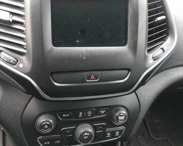 Чорний Джип Cherokee, об'ємом двигуна 2.36 л та пробігом 111 тис. км за 13900 $, фото 13 на Automoto.ua