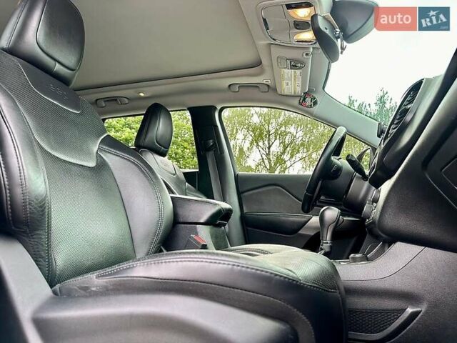 Черный Джип Чероки, объемом двигателя 3.24 л и пробегом 190 тыс. км за 18200 $, фото 15 на Automoto.ua