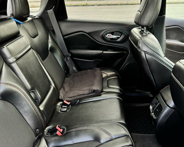 Чорний Джип Cherokee, об'ємом двигуна 1.99 л та пробігом 81 тис. км за 24800 $, фото 24 на Automoto.ua