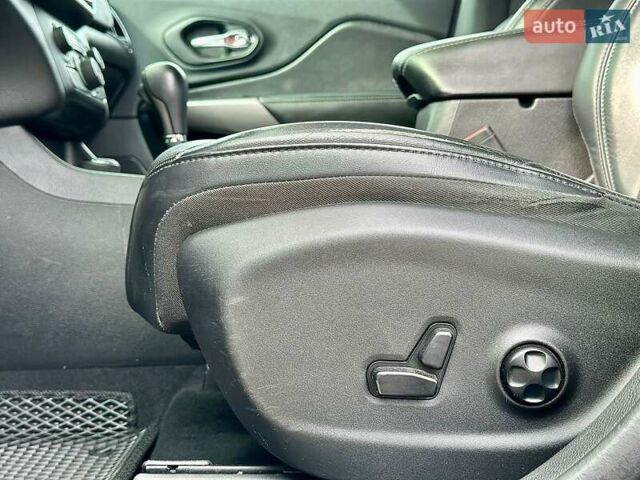 Черный Джип Чероки, объемом двигателя 3.24 л и пробегом 190 тыс. км за 18200 $, фото 14 на Automoto.ua