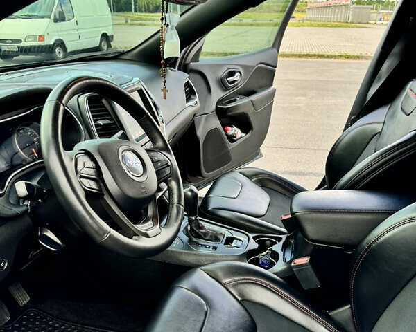 Чорний Джип Cherokee, об'ємом двигуна 1.99 л та пробігом 81 тис. км за 24800 $, фото 18 на Automoto.ua