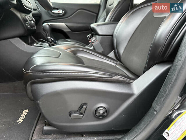 Черный Джип Чероки, объемом двигателя 2.36 л и пробегом 70 тыс. км за 13300 $, фото 11 на Automoto.ua