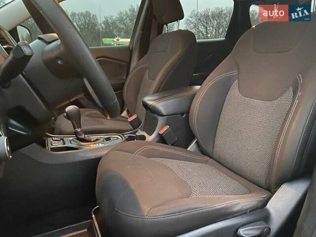 Черный Джип Чероки, объемом двигателя 2.36 л и пробегом 159 тыс. км за 14000 $, фото 11 на Automoto.ua