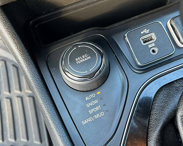 Черный Джип Чероки, объемом двигателя 3.2 л и пробегом 133 тыс. км за 18000 $, фото 17 на Automoto.ua