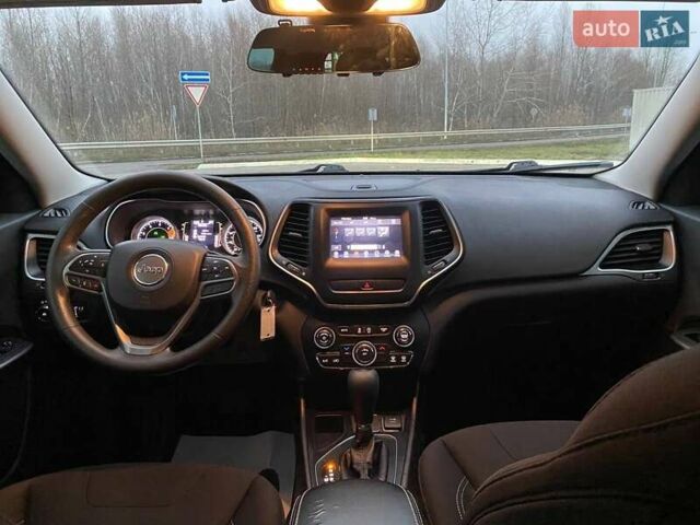 Черный Джип Чероки, объемом двигателя 2.36 л и пробегом 159 тыс. км за 14000 $, фото 10 на Automoto.ua