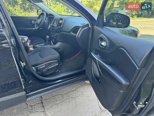 Черный Джип Чероки, объемом двигателя 2.36 л и пробегом 96 тыс. км за 13499 $, фото 16 на Automoto.ua