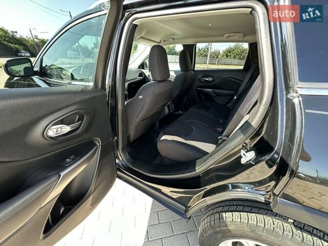 Черный Джип Чероки, объемом двигателя 2.4 л и пробегом 79 тыс. км за 15100 $, фото 12 на Automoto.ua