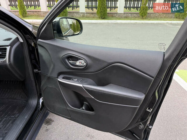 Черный Джип Чероки, объемом двигателя 2.36 л и пробегом 218 тыс. км за 14200 $, фото 26 на Automoto.ua