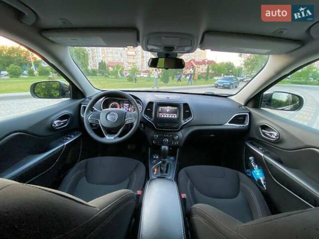 Чорний Джип Cherokee, об'ємом двигуна 3.2 л та пробігом 132 тис. км за 17600 $, фото 8 на Automoto.ua