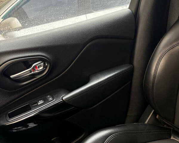 Чорний Джип Cherokee, об'ємом двигуна 2.36 л та пробігом 95 тис. км за 15400 $, фото 10 на Automoto.ua