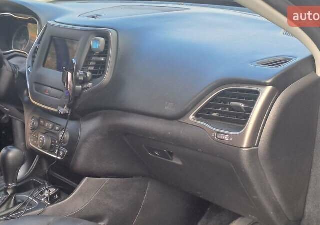 Чорний Джип Cherokee, об'ємом двигуна 2.36 л та пробігом 139 тис. км за 13458 $, фото 26 на Automoto.ua