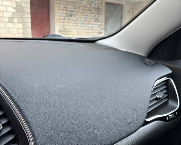 Чорний Джип Cherokee, об'ємом двигуна 2.36 л та пробігом 95 тис. км за 15400 $, фото 14 на Automoto.ua