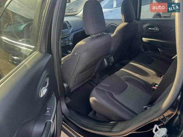 Чорний Джип Cherokee, об'ємом двигуна 2.36 л та пробігом 192 тис. км за 14250 $, фото 9 на Automoto.ua