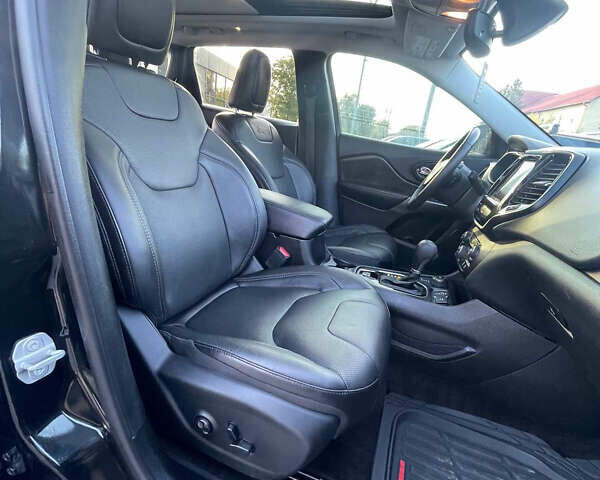 Черный Джип Чероки, объемом двигателя 3.2 л и пробегом 133 тыс. км за 18000 $, фото 25 на Automoto.ua