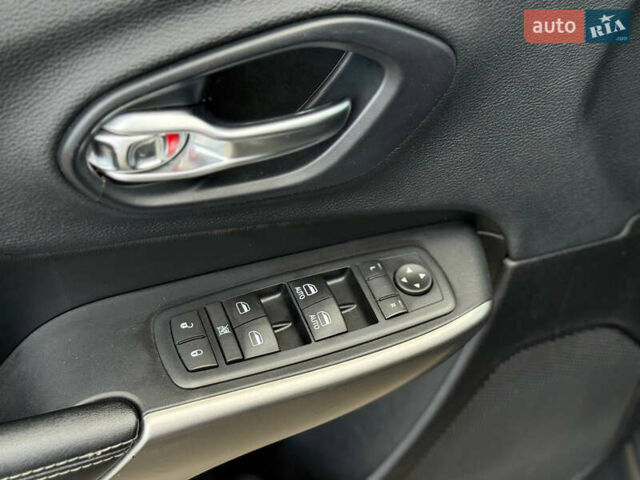 Чорний Джип Cherokee, об'ємом двигуна 2.4 л та пробігом 67 тис. км за 14500 $, фото 15 на Automoto.ua