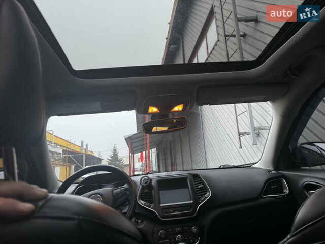 Черный Джип Чероки, объемом двигателя 2.4 л и пробегом 200 тыс. км за 18200 $, фото 2 на Automoto.ua