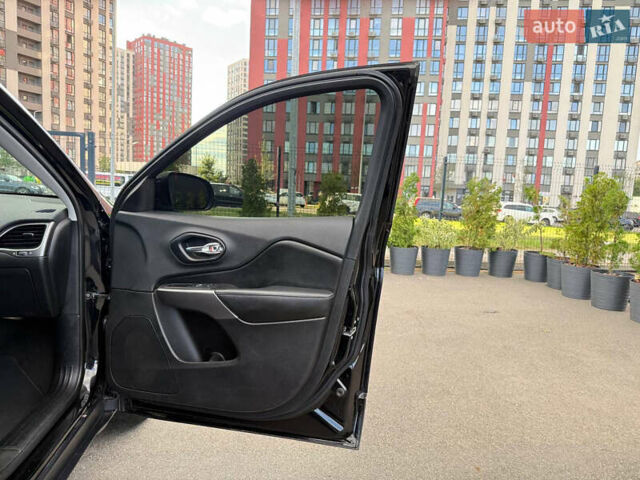 Чорний Джип Cherokee, об'ємом двигуна 2.4 л та пробігом 67 тис. км за 14500 $, фото 33 на Automoto.ua