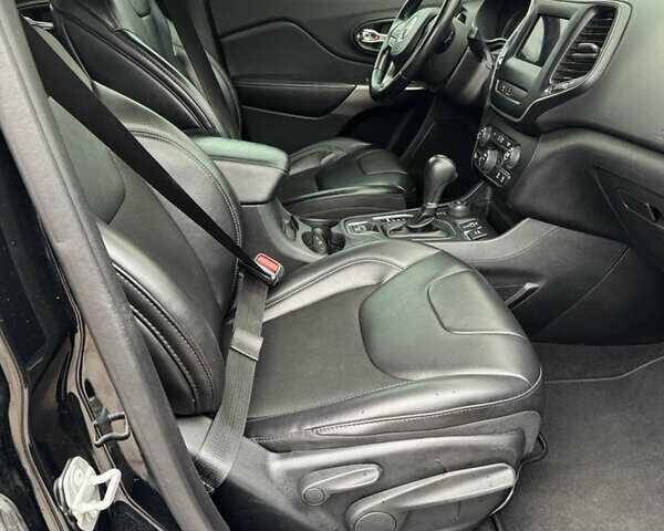 Чорний Джип Cherokee, об'ємом двигуна 2.36 л та пробігом 175 тис. км за 15499 $, фото 14 на Automoto.ua